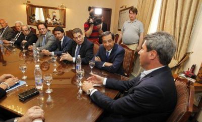 El presidente de la Corte insinu� usar el edificio 9 de Julio y un colega lo fren�