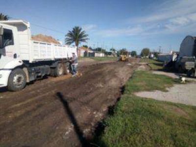 Tareas de mantenimiento en calles de tierra