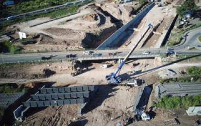 Denuncian que nuevo puente ferroviario en Luj�n es m�s angosto que los trenes y no pueden pasar