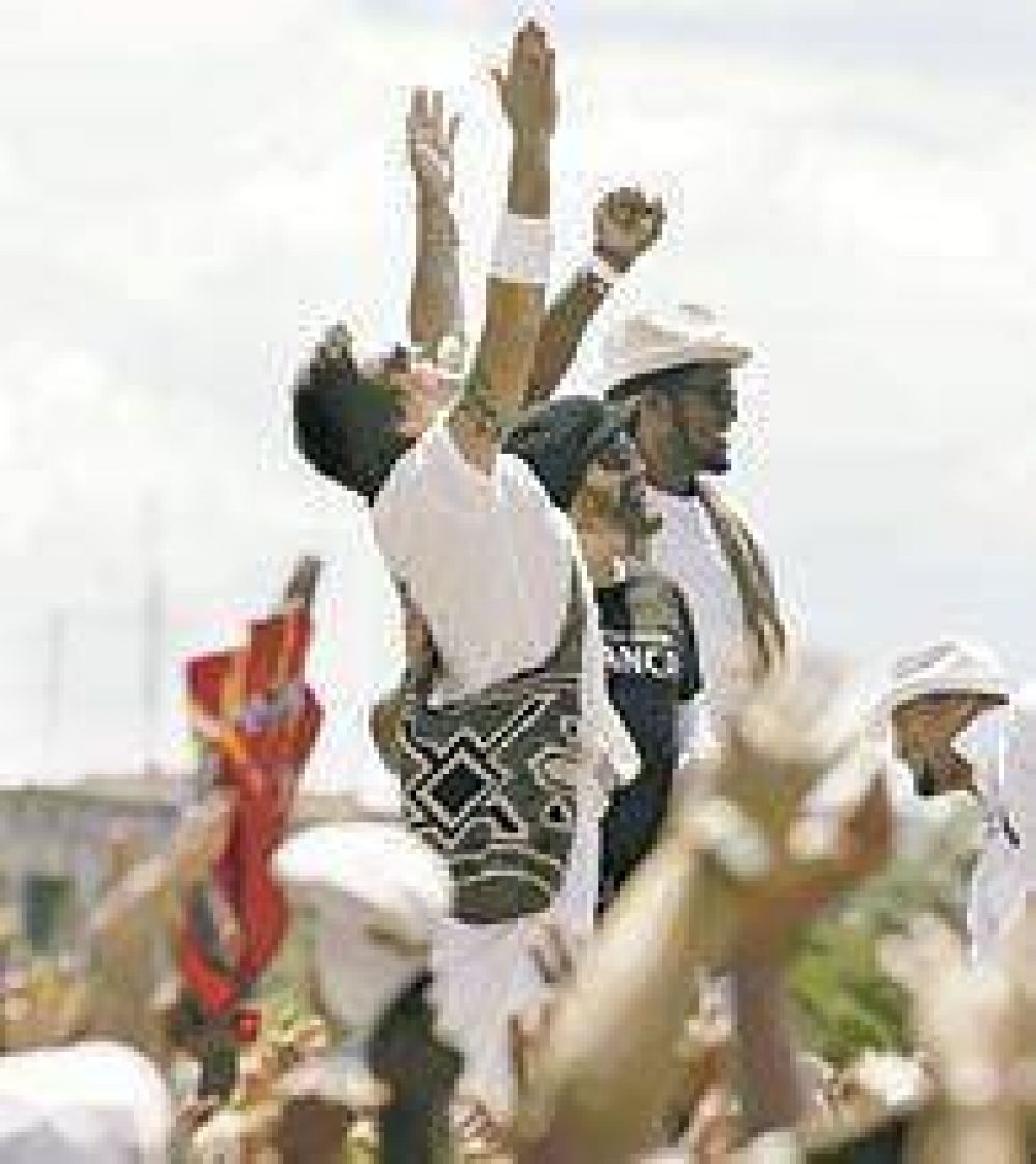 M�s de un mill�n de personas vibraron en La Habana con un pol�mico recital por la paz