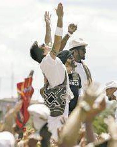 M�s de un mill�n de personas vibraron en La Habana con un pol�mico recital por la paz