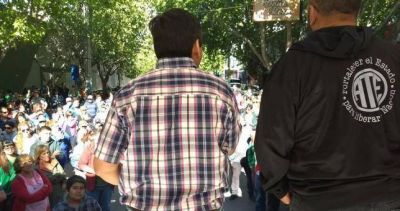 ATE Neuqu�n contin�a el paro por tiempo indeterminado y dise�a ollas populares y cortes de ruta