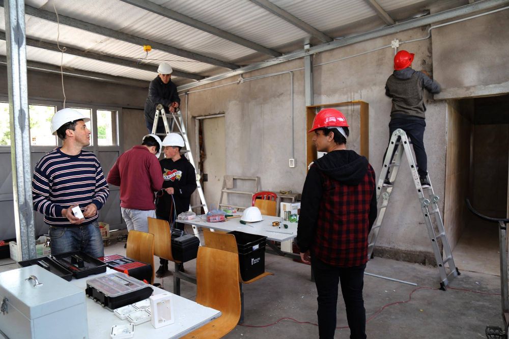Dotan de instalaciones el�ctricas seguras a viviendas y centro comunitario