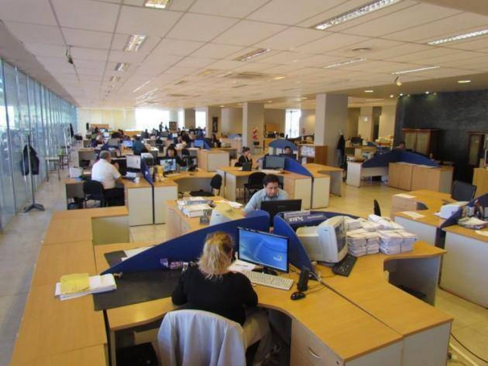 La administraci�n p�blica provincial percibir� su sueldo el mi�rcoles
