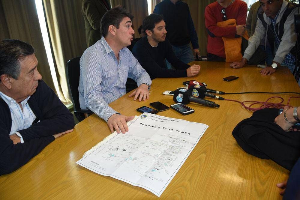 Gast� $1.200 millones en un puente pero qued� muy angosto y los trenes no pasan