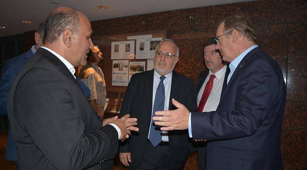 El gobernador Manzur visit la sede del Centro Simn Wiesenthal y recorri el Museo de la Tolerancia