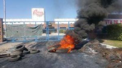 Contin�a el conflicto en Riera