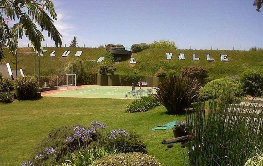 Concejales revisan la concesin del Club Del Valle: 30 aos ms asegurados