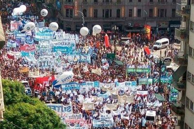 Docentes realizan para nacional en contra del paquete de reformas que impulsa el gobierno