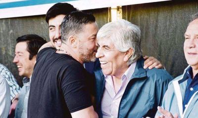 Los intendentes de la renovaci�n llevan de vuelta a Hugo Moyano al PJ