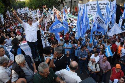 En Mendoza tambi�n marcharon contra la reforma laboral y previsional