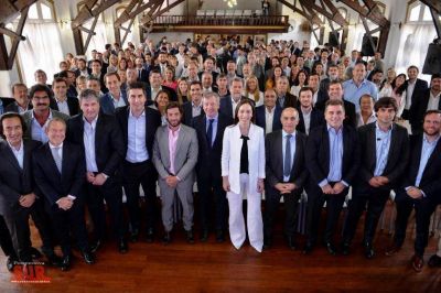 Vidal eliminar� 221 cargos pol�ticos y jubilaciones de privilegio: 