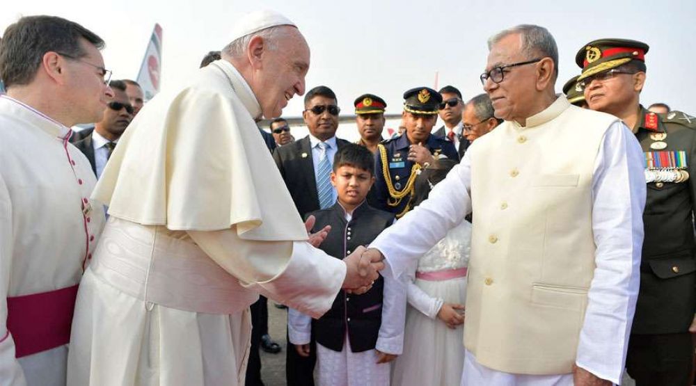 El Papa llega a Bangladesh para continuar con su viaje apostlico en Asia