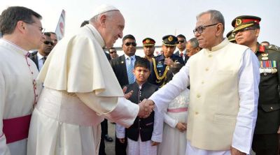 El Papa llega a Bangladesh para continuar con su viaje apost�lico en Asia