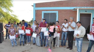 Entrega de viviendas sociales en Ardiles