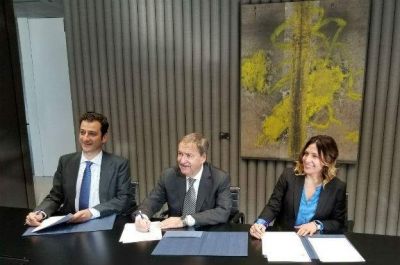 Schiaretti firm� en Madrid un convenio para construir hospitales y escuelas en C�rdoba