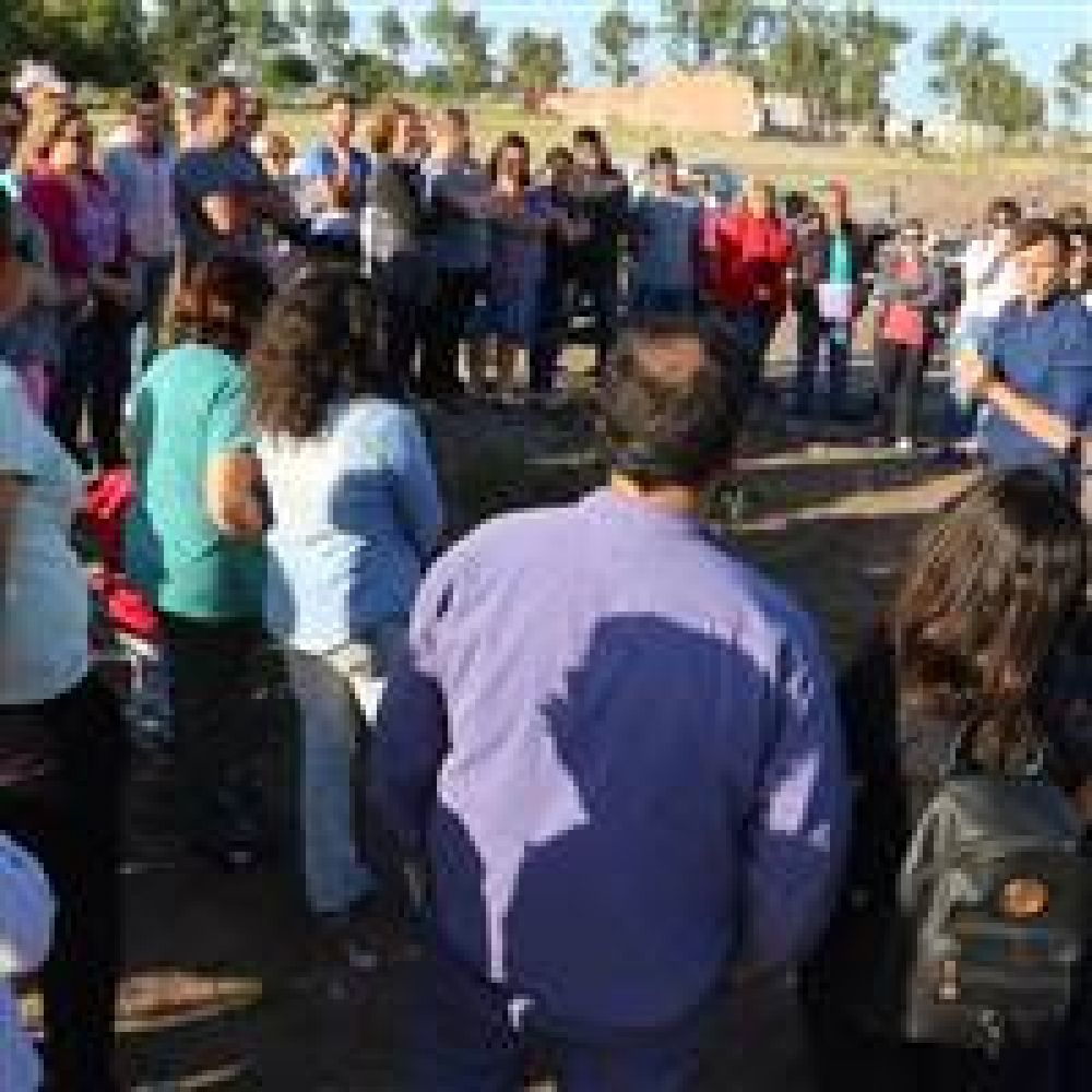 El intendente Bucca recorri� el predio de lotes con servicio junto a los adjudicatarios