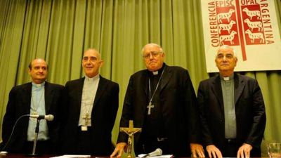Los obispos llamaron a orar por los submarinistas