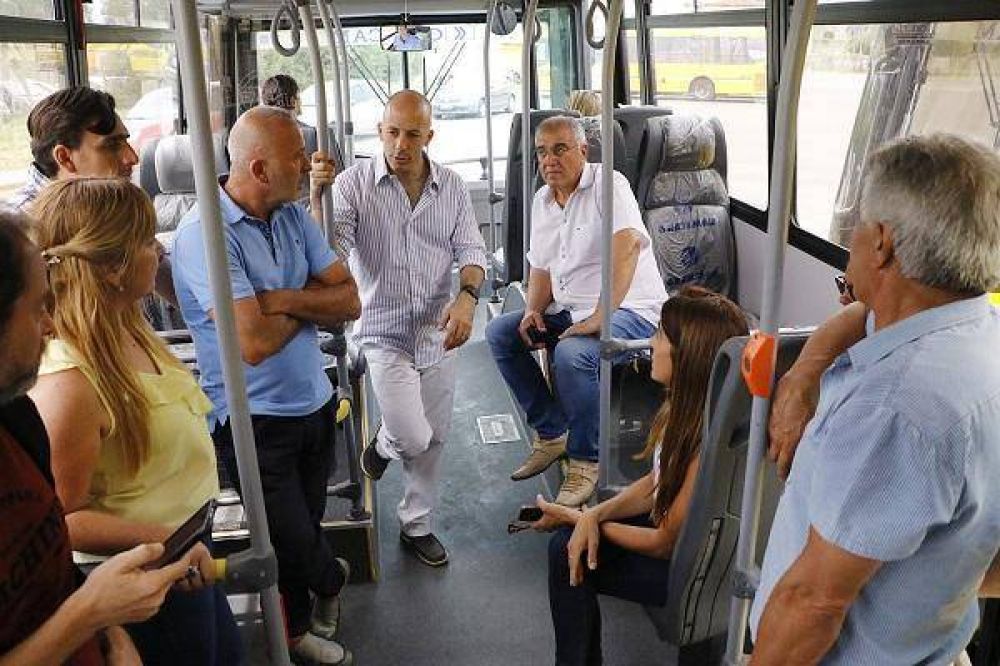 Ducot� particip� de la presentaci�n de 22 nuevos colectivos de la l�nea 203