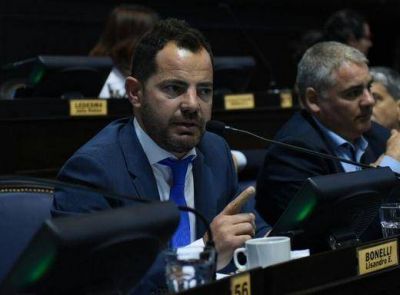 Bonelli: �Hay que frenar el avance de Farmacity, est� en riesgo el acceso a los medicamentos, vivir o no vivir�