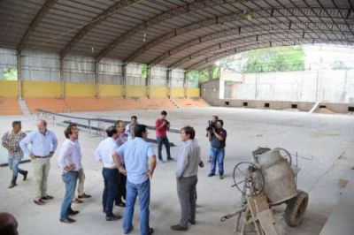Urtubey y Leavy recorrieron las obras del Complejo Polideportivo de Tartagal