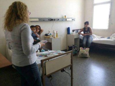 Asesoran a la gente sobre los servicios del Municipio
