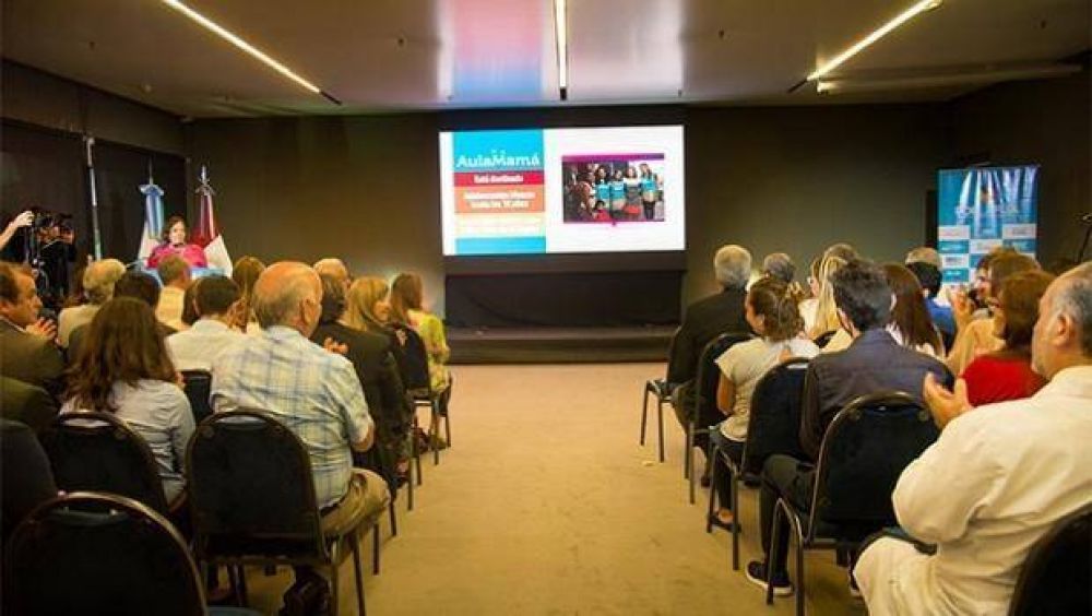 Presentaron programa escolar para mam�s adolescentes