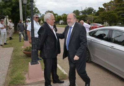 �El bono de fin de a�o lo van a tener que pagar los intendentes�