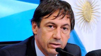 Naidenoff: �Insfran pretende que la impunidad sea el valor a seguir en las escuelas�