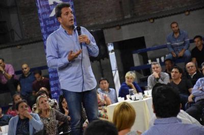 Massa despidi� un a�o dif�cil con una cena en Mor�n, para referentes de la Primera Secci�n