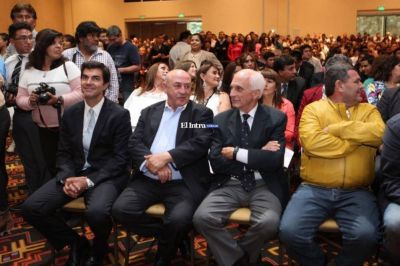 El Gobernador presente en la entrega de diplomas a concejales municipales