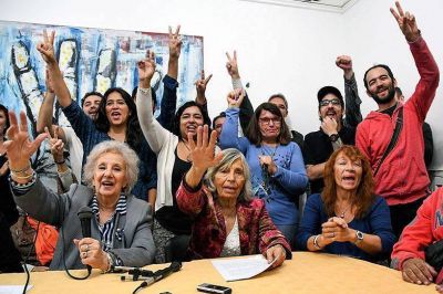 Abuelas celebr� en Abasto la restituci�n de la  Nieta 126