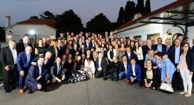Lilita no fue al brindis de los diputados con Macri
