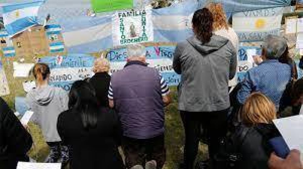 Los argentinos unidos en oracin por los 44 tripulantes del ARA San Juan