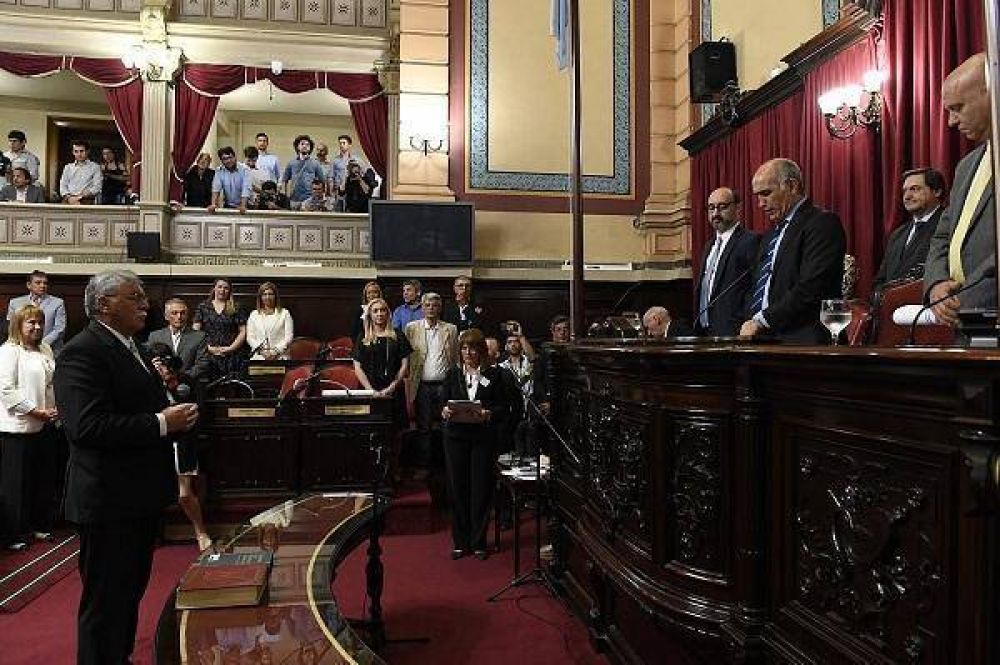 Juraron los senadores bonaerenses electos y se designaron las nuevas autoridades
