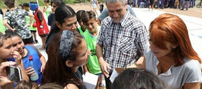 Ferraresi inaugur� la primera etapa del polideportivo de Villa Inflamable