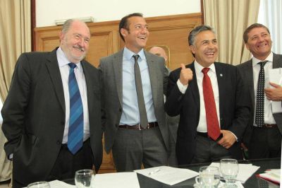 Cornejo logr� postergar la reuni�n por 