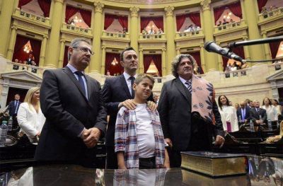 Omar F�lix asumi� como diputado y form� un bloque 