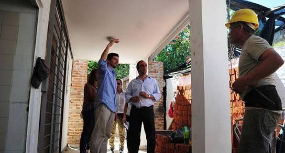 Jos� Corral recorre el Jard�n Municipal de La Guardia