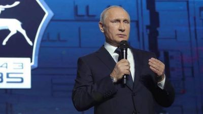 Putin se apega al Kremlin: ser� candidato a la reelecci�n