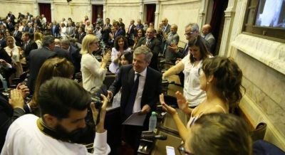 La oposici�n reeligi� a Monz�, pero le pidi� sesionar m�s seguido