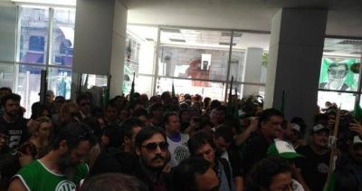 Ocupan por tiempo indeterminado el Enacom contra los despidos masivos