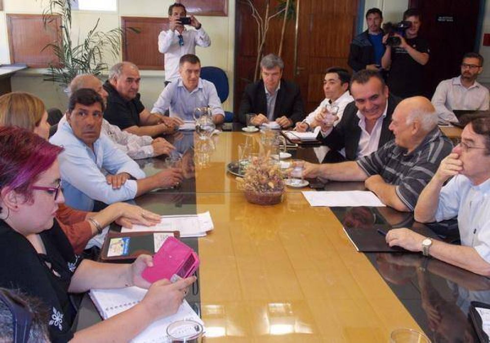 Hay acuerdo: bono de 6 mil y 3% de aumento