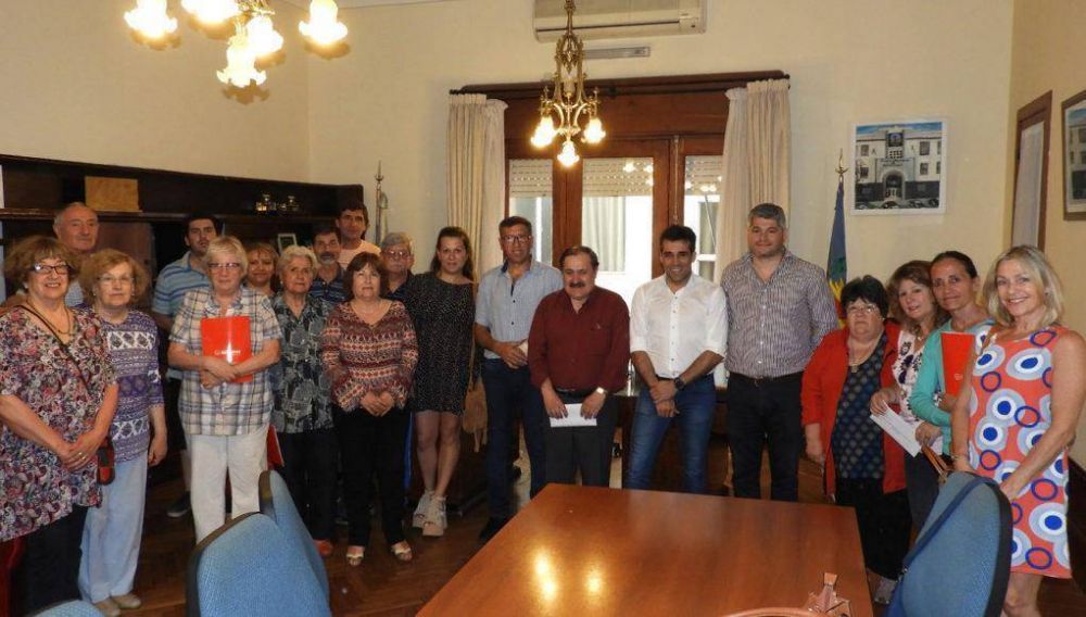 Personas Jur�dicas: L�pez encabez� entrega de tr�mites y ya son casi 1200 en su gesti�n