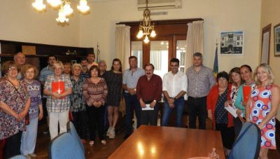 Personas Jur�dicas: L�pez encabez� entrega de tr�mites y ya son casi 1200 en su gesti�n