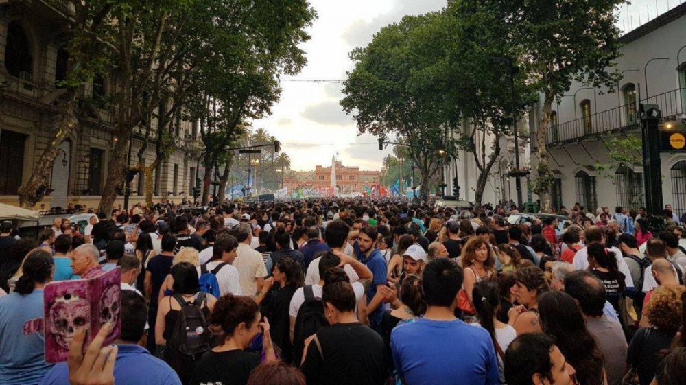 Marcha de la resistencia: diferentes organizaciones se movilizaron a Plaza de Mayo