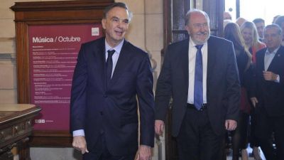 Entre Macri y Cristina, el peronismo cada vez m�s lejos de la 