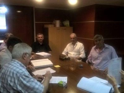 Firmaron contrato por la obra de agua en Claromec�