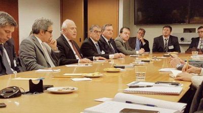 Lifschitz vuelve con el compromiso de un cr�dito de 300 millones de d�lares para la provincia