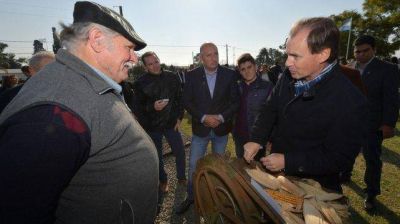 Bordet quiere aumentar los aportes econ�micos para las Juntas de Gobierno